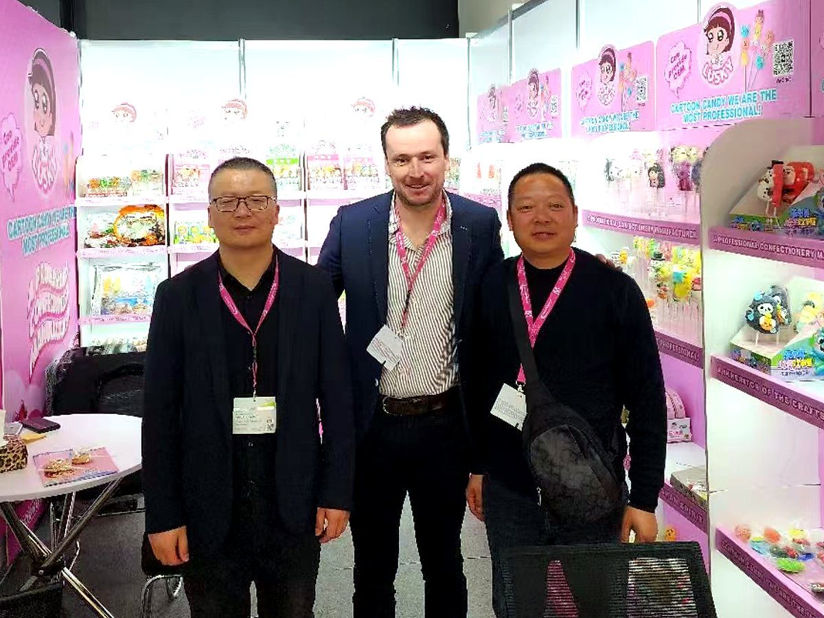 European buyer with the LUSKY sales team at our booth